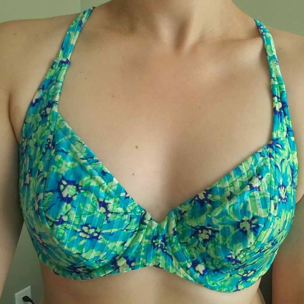 NEW Cute Swim Top!!! Bikini Top, Summer Vibes, STRETCHY, 34 Wide Cups A-D